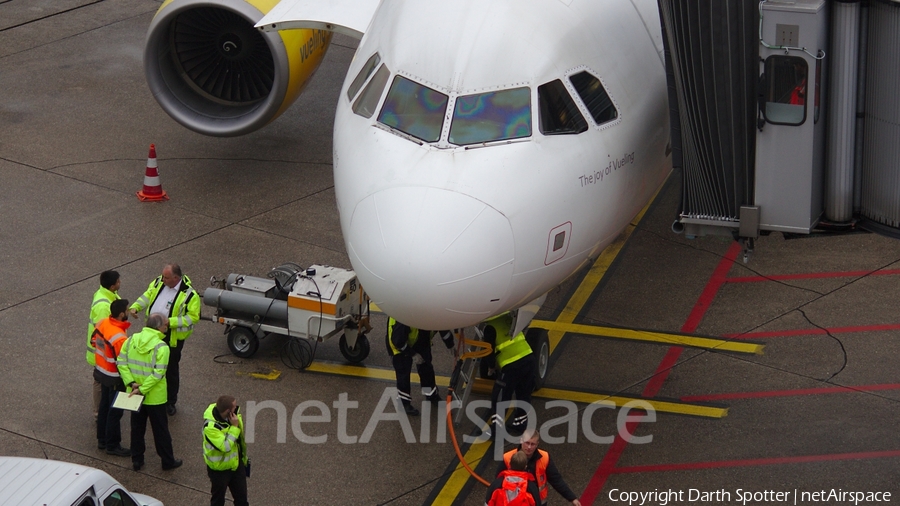 Vueling Airbus A320-214 (EC-JGM) | Photo 213341