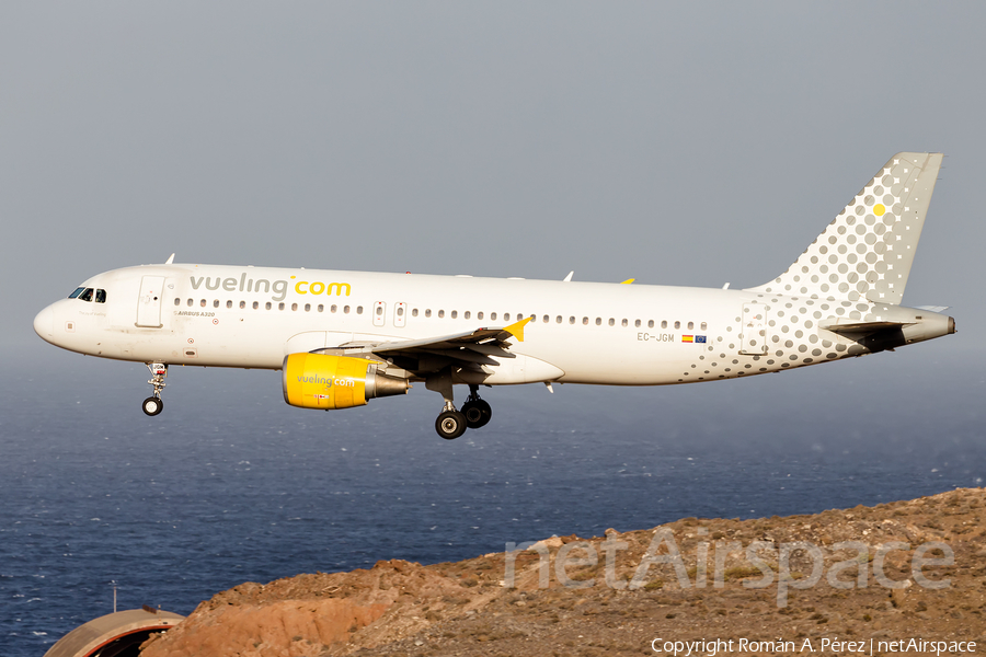 Vueling Airbus A320-214 (EC-JGM) | Photo 345150