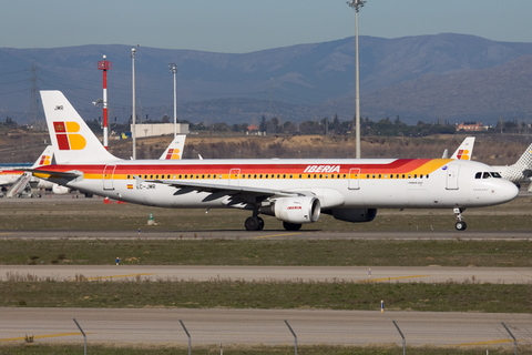 Iberia Airbus A321-211 (EC-JMR) at  Madrid - Barajas, Spain