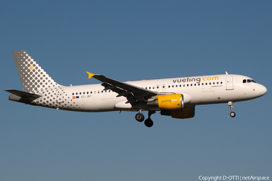 Vueling Airbus A320-214 (EC-JNT) | Photo 200122