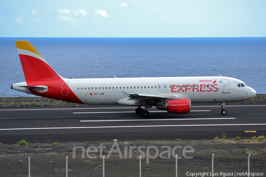 Iberia Express Airbus A320-214 (EC-JSK) | Photo 409556