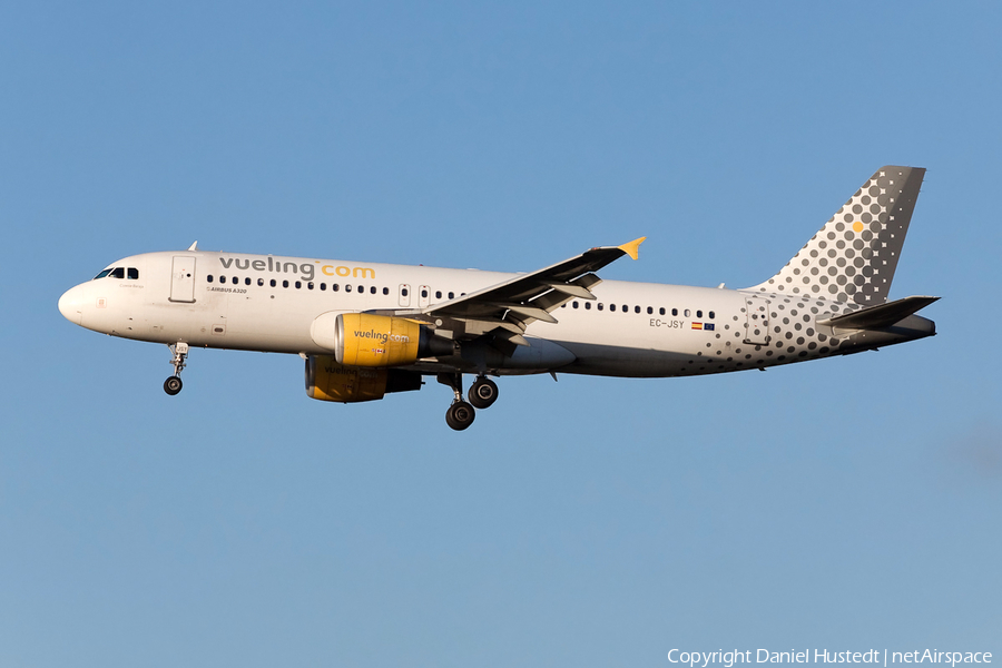 Vueling Airbus A320-214 (EC-JSY) | Photo 644726