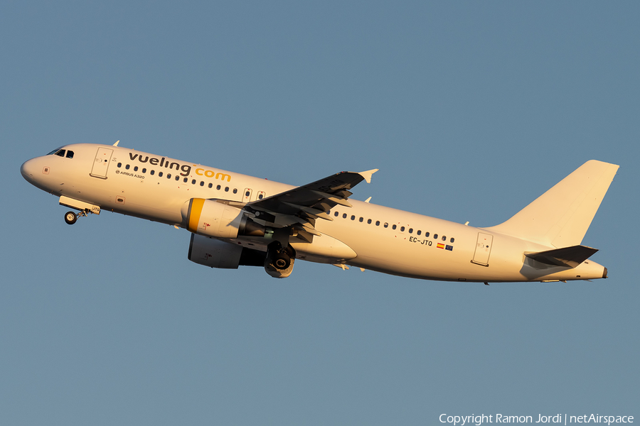 Vueling Airbus A320-214 (EC-JTQ) | Photo 395924