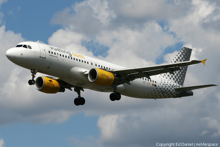 Vueling Airbus A320-214 (EC-JTQ) | Photo 336
