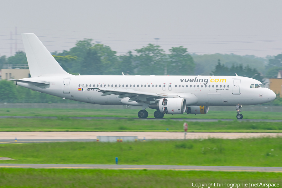 Vueling Airbus A320-214 (EC-JTQ) | Photo 571945