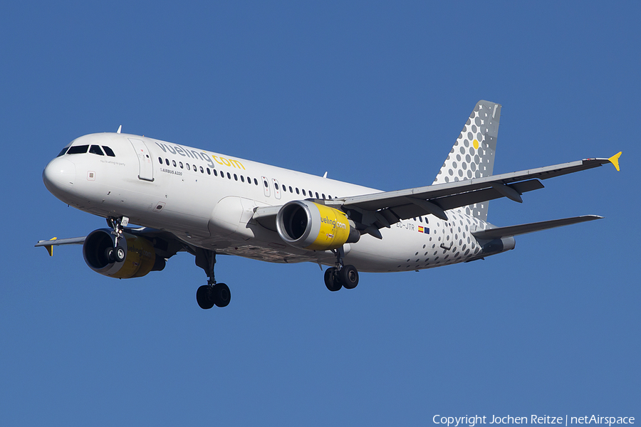 Vueling Airbus A320-214 (EC-JTR) | Photo 163124