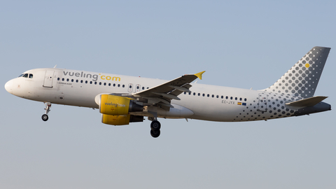 Vueling Airbus A320-214 (EC-JYX) at  Barcelona - El Prat, Spain