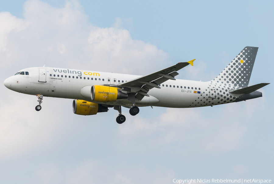 Vueling Airbus A320-214 (EC-JYX) | Photo 308051