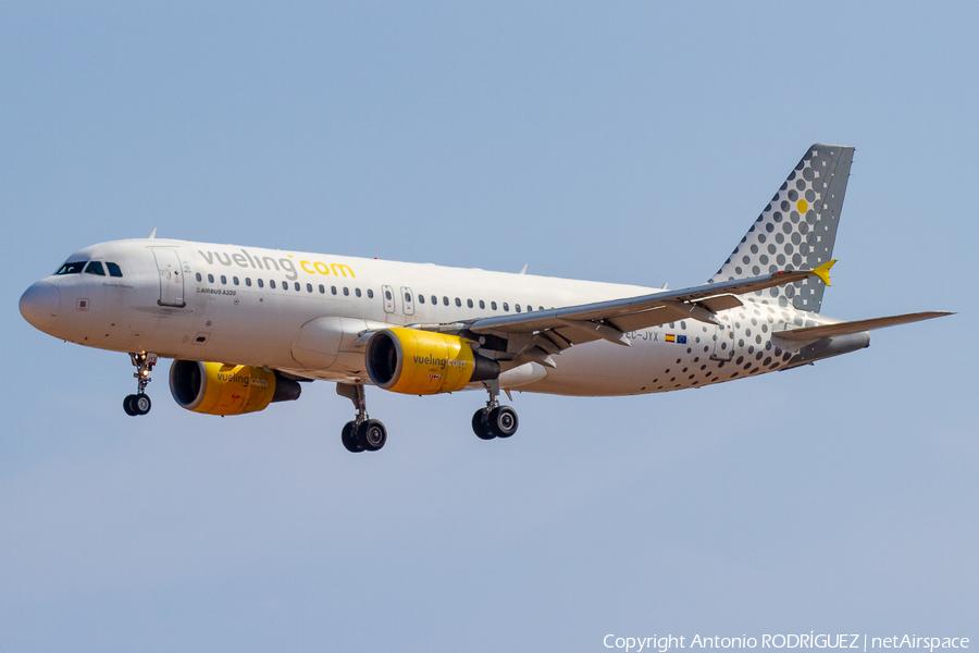 Vueling Airbus A320-214 (EC-JYX) | Photo 478816