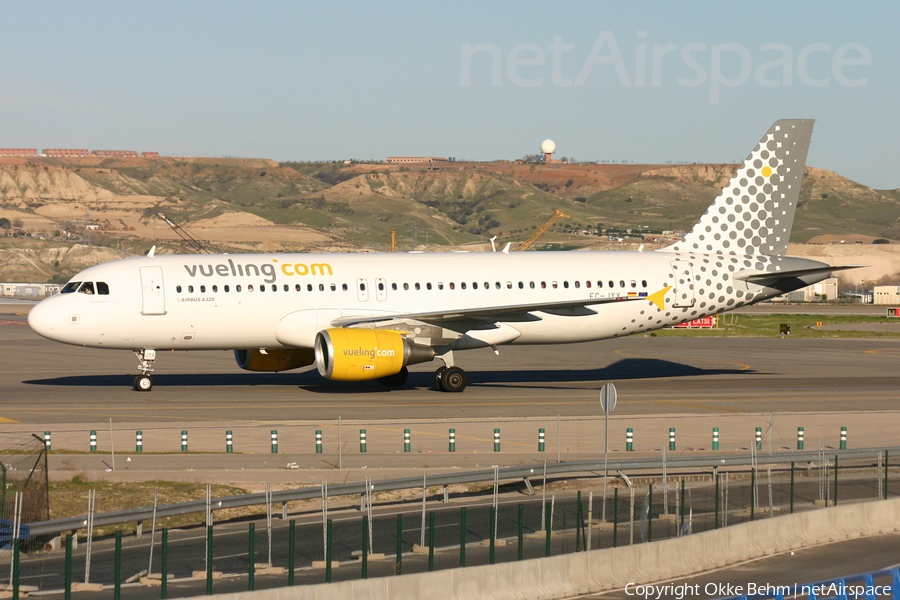 Vueling Airbus A320-214 (EC-JYX) | Photo 71637