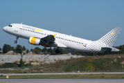 Vueling Airbus A320-214 (EC-JYX) at  Porto, Portugal
