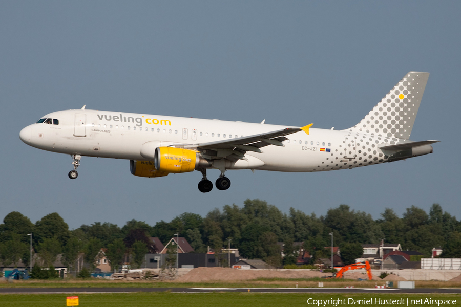 Vueling Airbus A320-214 (EC-JZI) | Photo 658791