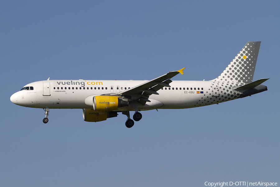 Vueling Airbus A320-214 (EC-KBU) | Photo 349560
