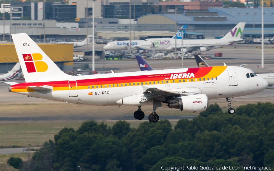 Iberia Airbus A319-111 (EC-KBX) | Photo 339075