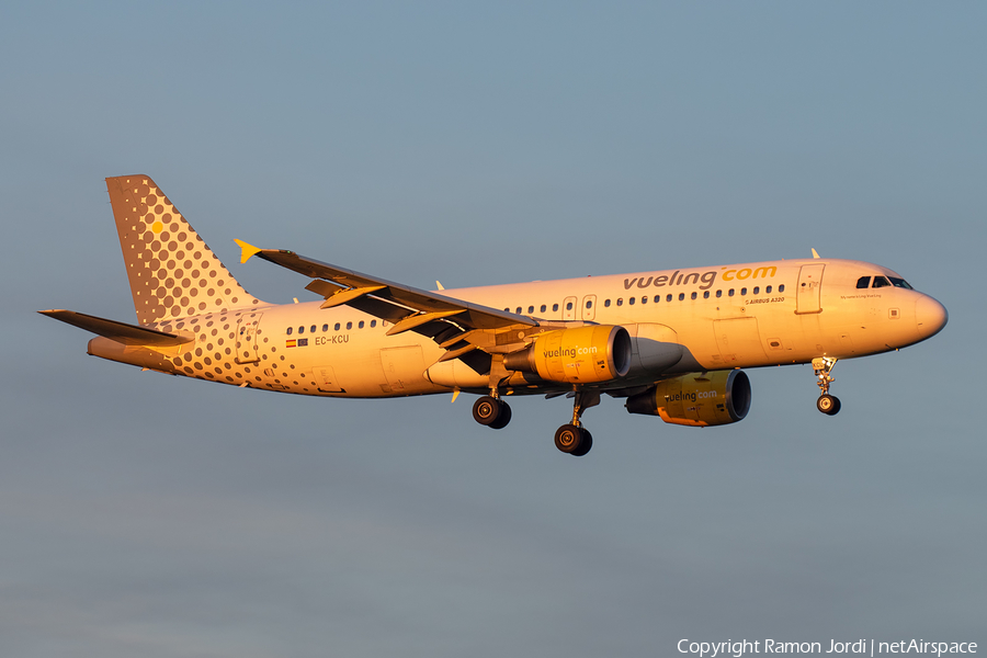 Vueling Airbus A320-216 (EC-KCU) | Photo 281691
