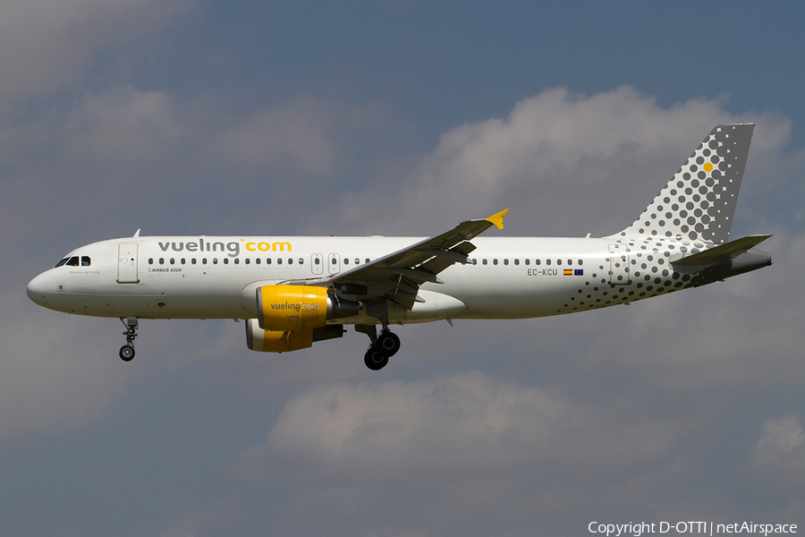 Vueling Airbus A320-216 (EC-KCU) | Photo 366315