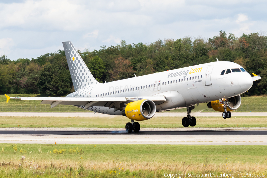 Vueling Airbus A320-216 (EC-KCU) | Photo 360794