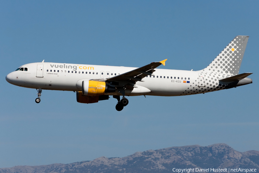 Vueling Airbus A320-216 (EC-KCU) | Photo 632935