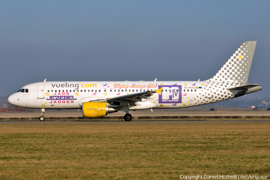 Vueling Airbus A320-214 (EC-KDG) | Photo 555028