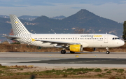 Vueling Airbus A320-214 (EC-KDG) at  Barcelona - El Prat, Spain