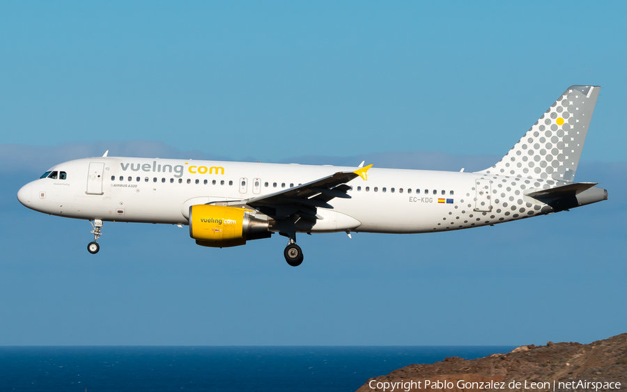 Vueling Airbus A320-214 (EC-KDG) | Photo 344305