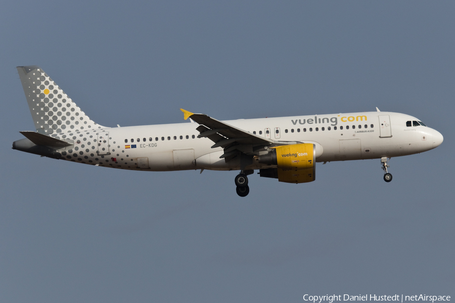 Vueling Airbus A320-214 (EC-KDG) | Photo 471341