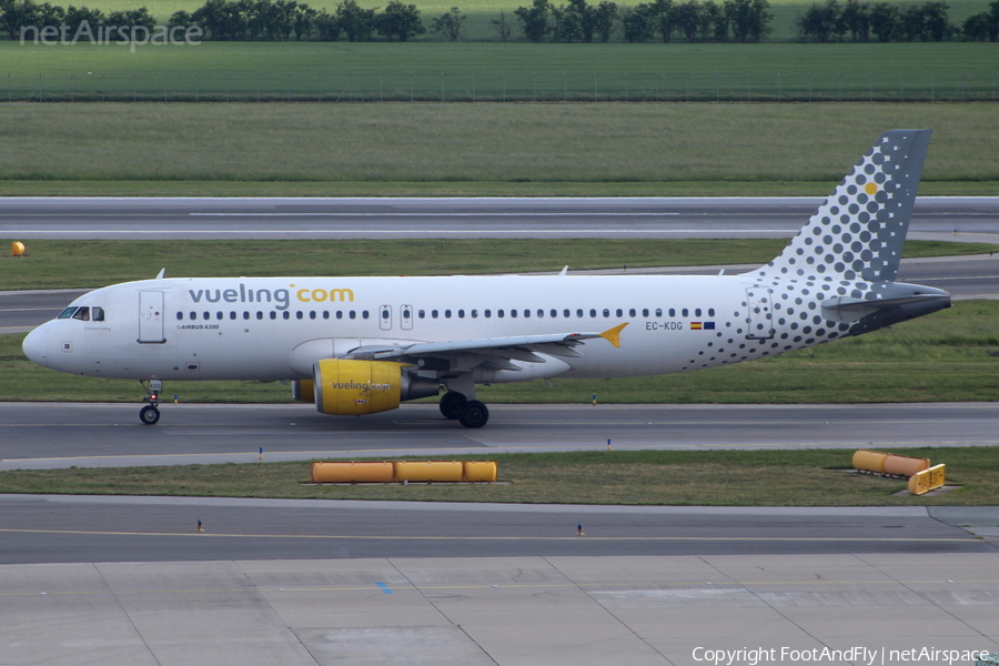 Vueling Airbus A320-214 (EC-KDG) | Photo 77325