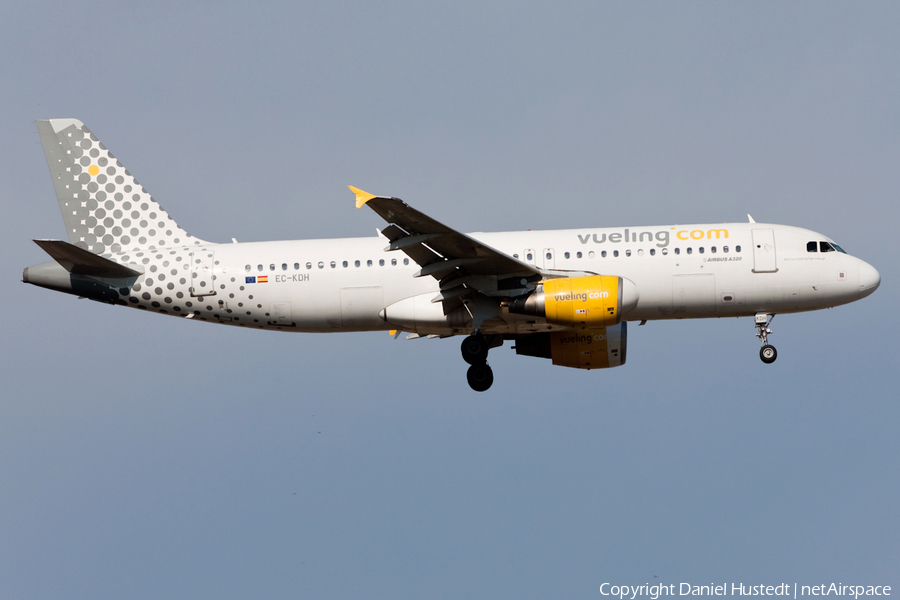Vueling Airbus A320-214 (EC-KDH) | Photo 502208