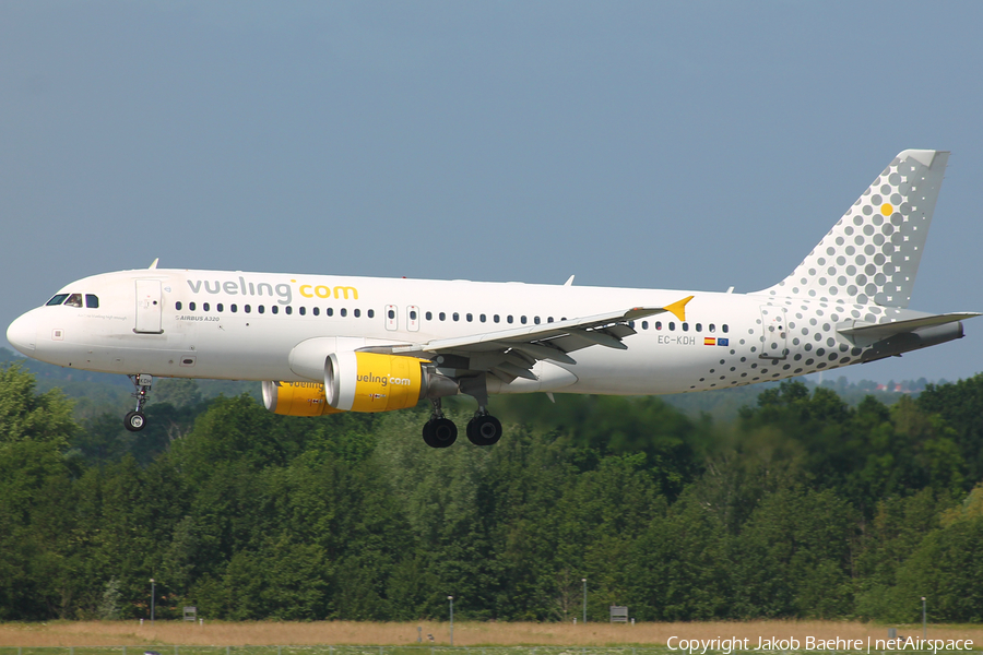 Vueling Airbus A320-214 (EC-KDH) | Photo 244480