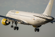 Vueling Airbus A320-214 (EC-KDH) at  Sevilla - San Pablo, Spain