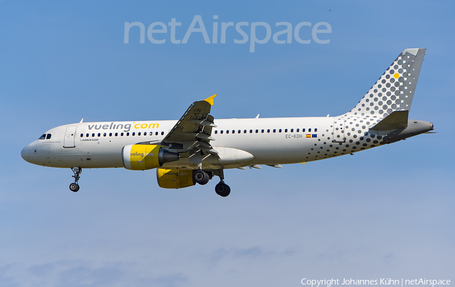 Vueling Airbus A320-214 (EC-KDH) | Photo 138267