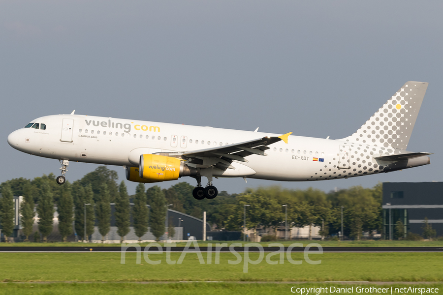 Vueling Airbus A320-216 (EC-KDT) | Photo 255560