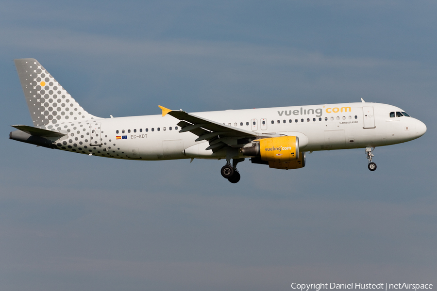 Vueling Airbus A320-216 (EC-KDT) | Photo 453788