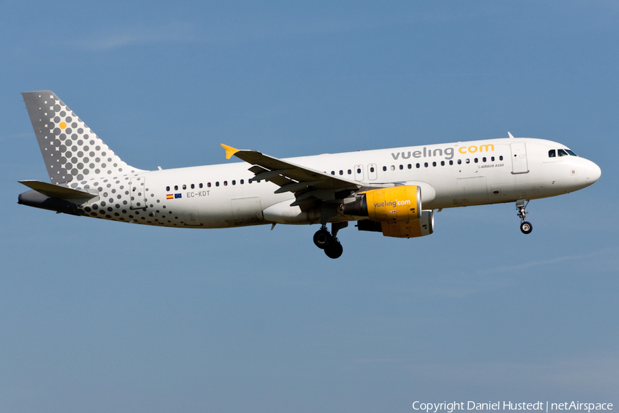 Vueling Airbus A320-216 (EC-KDT) | Photo 490146