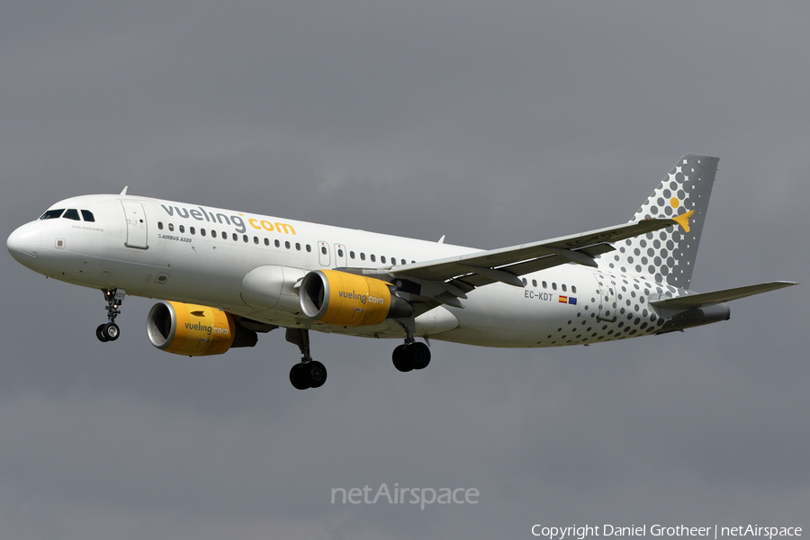 Vueling Airbus A320-216 (EC-KDT) | Photo 99614