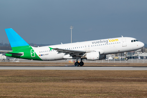 Vueling Airbus A320-216 (EC-KDT) at  Munich, Germany