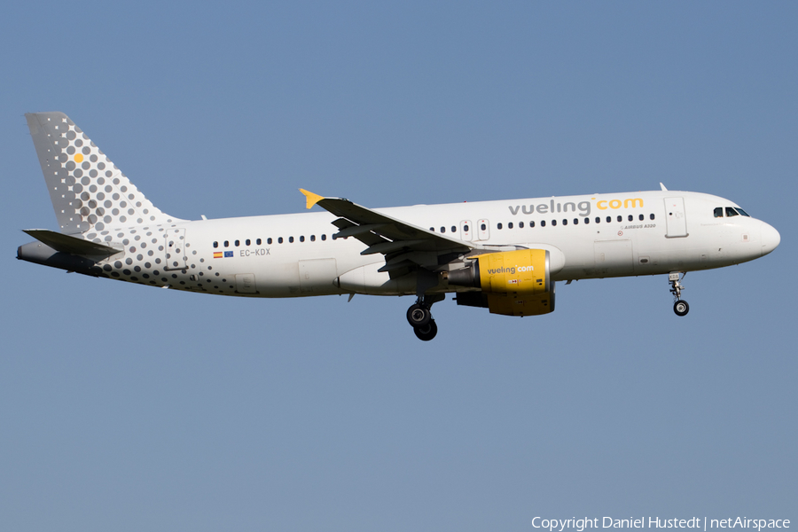 Vueling Airbus A320-216 (EC-KDX) | Photo 649535
