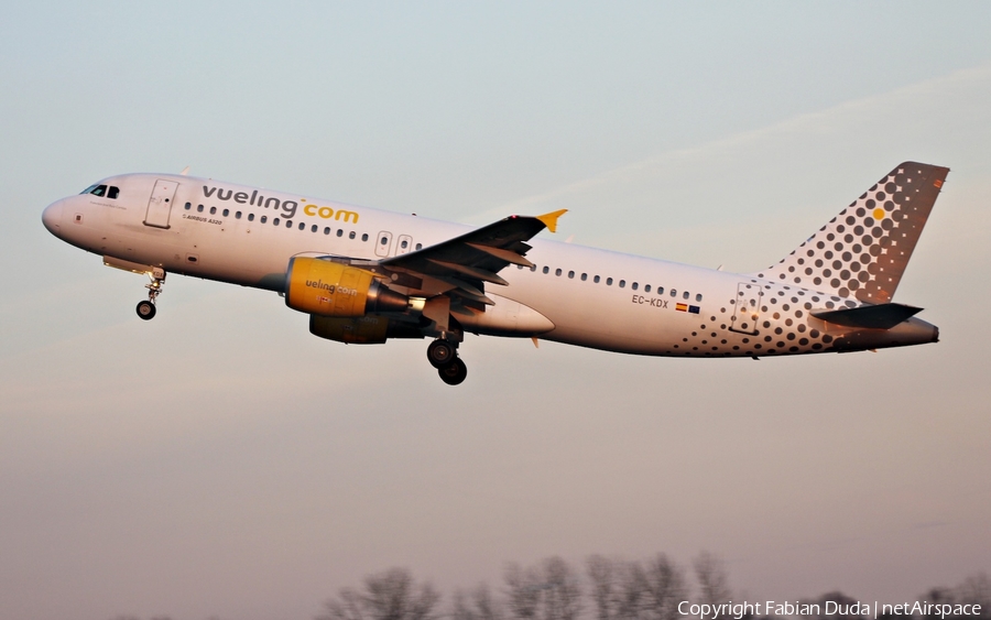Vueling Airbus A320-216 (EC-KDX) | Photo 274301