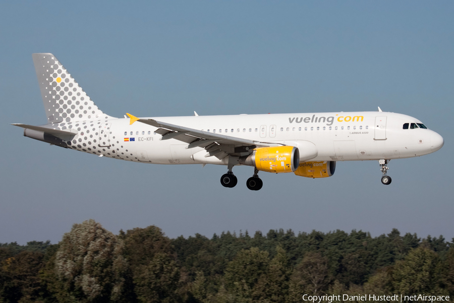 Vueling Airbus A320-216 (EC-KFI) | Photo 529656