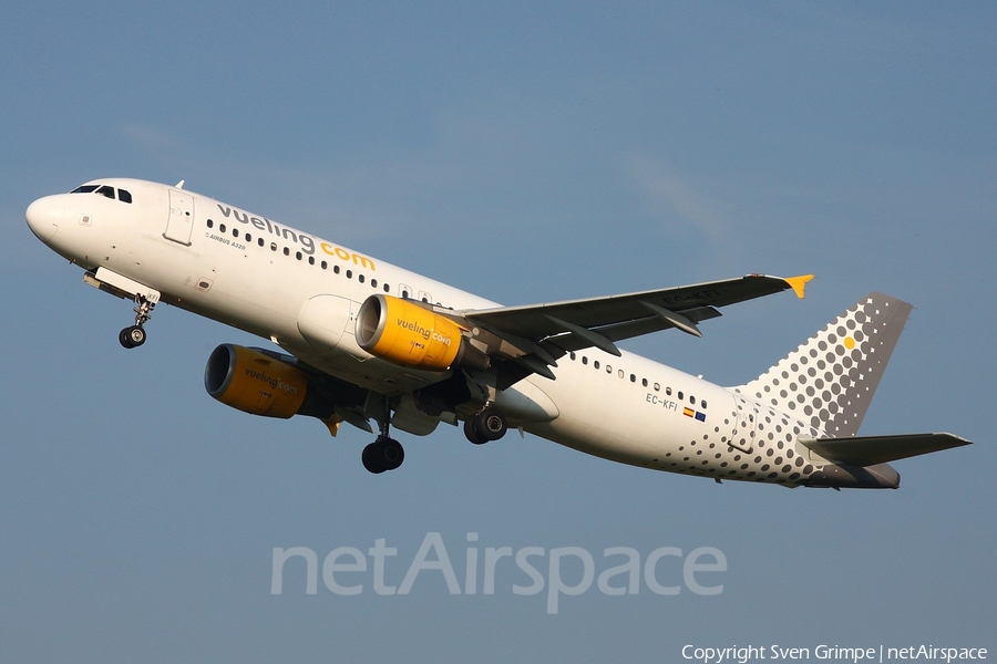 Vueling Airbus A320-216 (EC-KFI) | Photo 15747