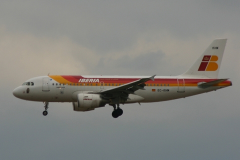 Iberia Airbus A319-111 (EC-KHM) at  Frankfurt am Main, Germany