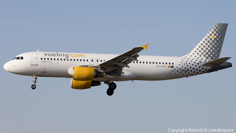Vueling Airbus A320-216 (EC-KHN) | Photo 610728