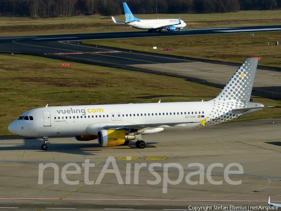 Vueling Airbus A320-216 (EC-KHN) | Photo 132898