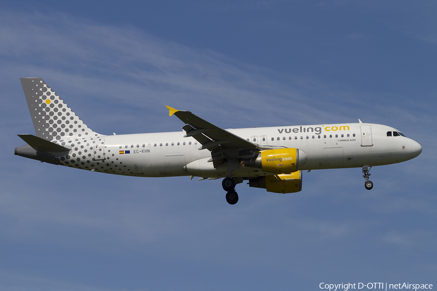 Vueling Airbus A320-216 (EC-KHN) | Photo 388974