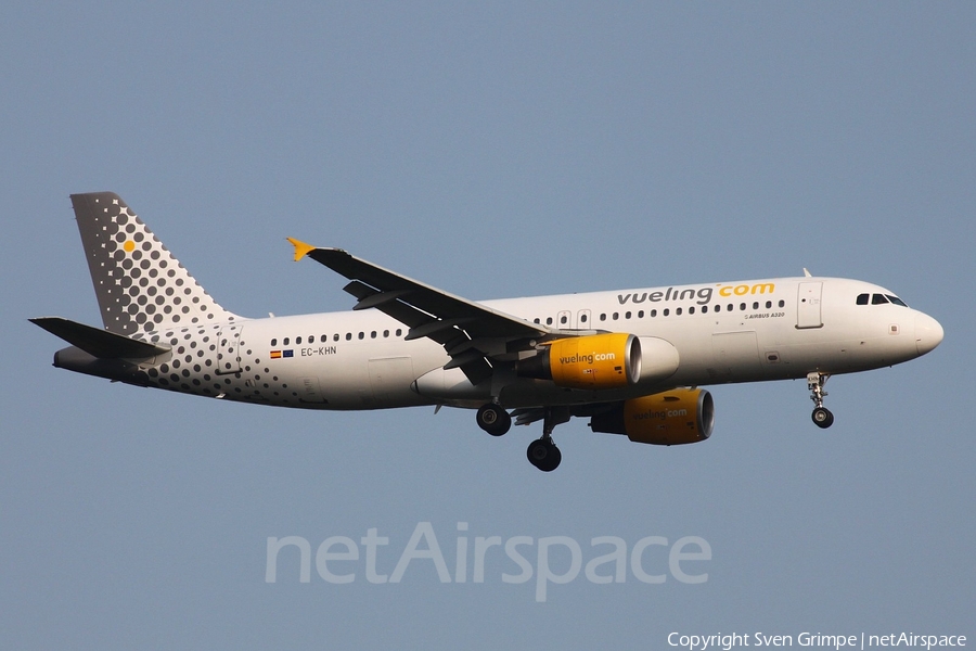 Vueling Airbus A320-216 (EC-KHN) | Photo 28928