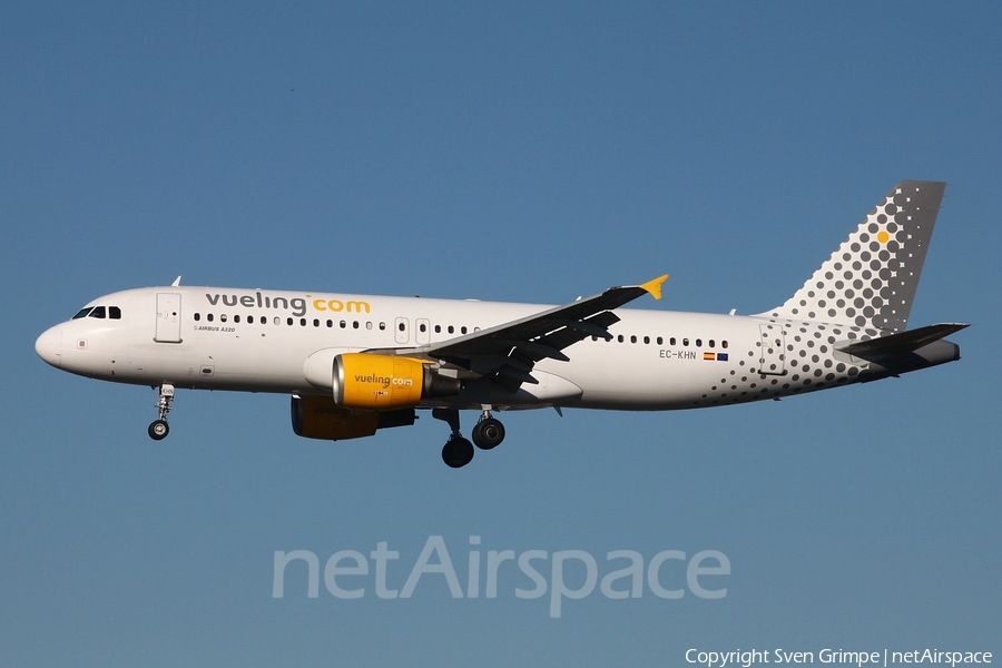Vueling Airbus A320-216 (EC-KHN) | Photo 29438