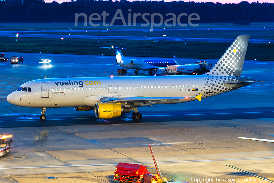Vueling Airbus A320-216 (EC-KHN) | Photo 31790
