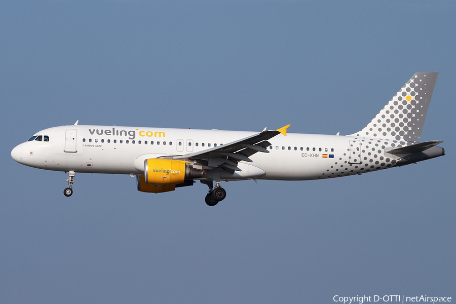 Vueling Airbus A320-216 (EC-KHN) | Photo 413335