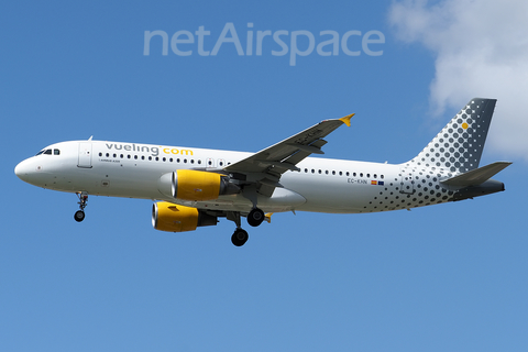 Vueling Airbus A320-216 (EC-KHN) at  London - Gatwick, United Kingdom