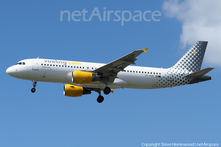 Vueling Airbus A320-216 (EC-KHN) | Photo 534673